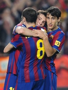 Barca-20091025-小矮人-Messi-Bojan-Iniesta-g.jpg