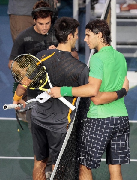 2009Paris-1114-Djokovic-Nadal-友好hug致意.jpg