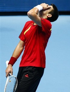 2009London-1125-Djokovic-losing-OMG.jpg