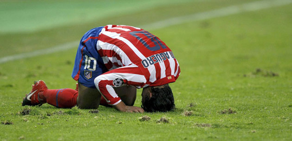 FunnyORZ-AtleticoMadrid-KunAguero-CLM6-20091208.jpg