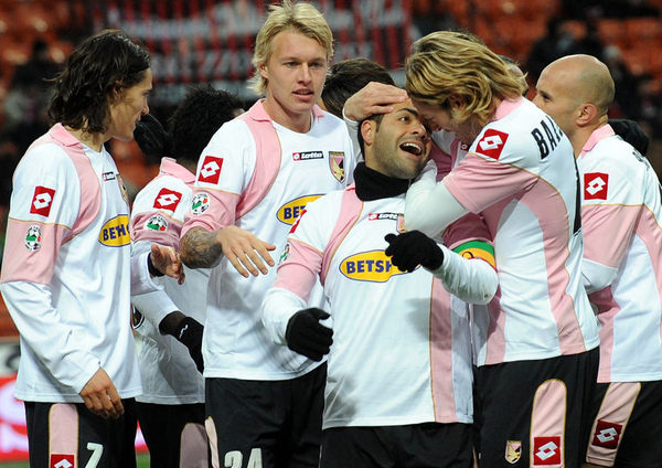 Milan-20091213-Palermo-24SimonKjaer42-重點在金毛great.jpg