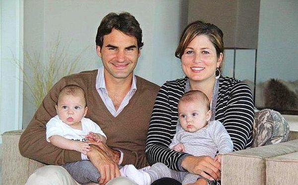 2009Natale-ACasa-Federer-family-Mirka-MylaRose-CharieneRiva.jpg