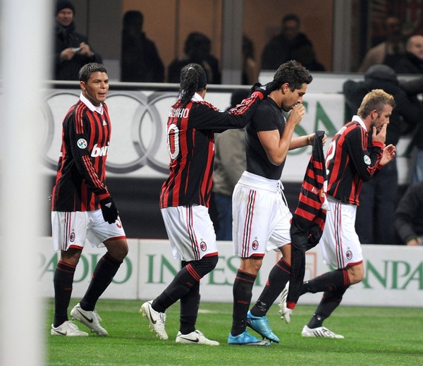 Milan-20100106-R18-silva-dinho-Borriello-beckham.jpg