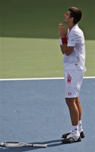 2010Dubai-0228-Nole-耍寶中.jpg