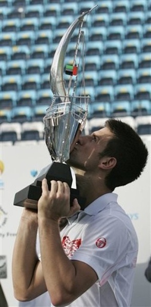 2010Dubai-0228-Nole-衛冕成功-Kiss.jpg