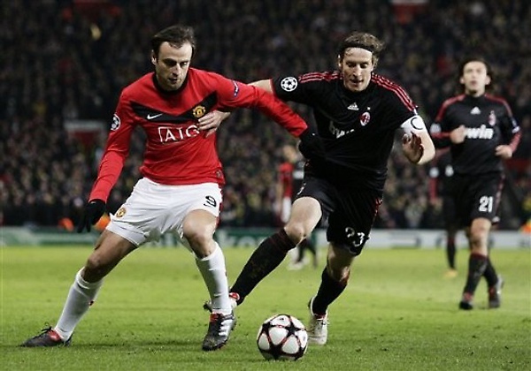 Milan-20100310-CLBest16-2-Ambro-Berbatov.jpg