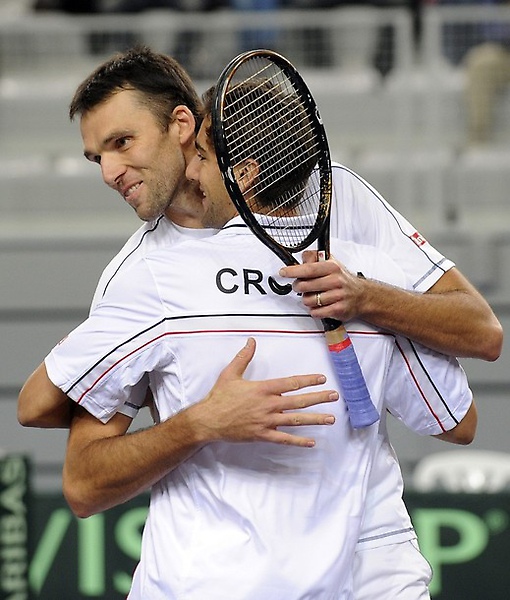 2010DavisCup-0306-Cilic-Karlovic-hug.jpg