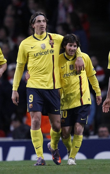 Arsenal-20100331CLB8-1-Barca-CescPique-大巨人小矮人-正常版IbraMessi.jpg