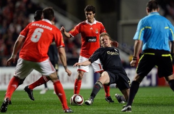 Benfica-Liverpool-20100401-UEL-Aimar是重點.jpg