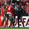 Torres-20100401-UEL-Benfica-Babel紅牌事件源起.jpg