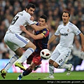 Clasico-2011-0416-DavidVilla-RaulAlbiol.jpg