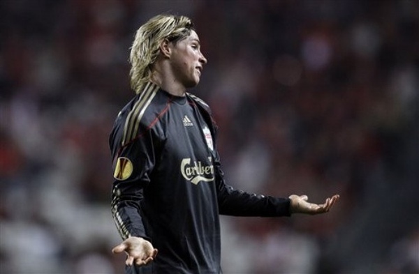 Torres-20100401-UEL-Benfica攤手沒辦法.jpg