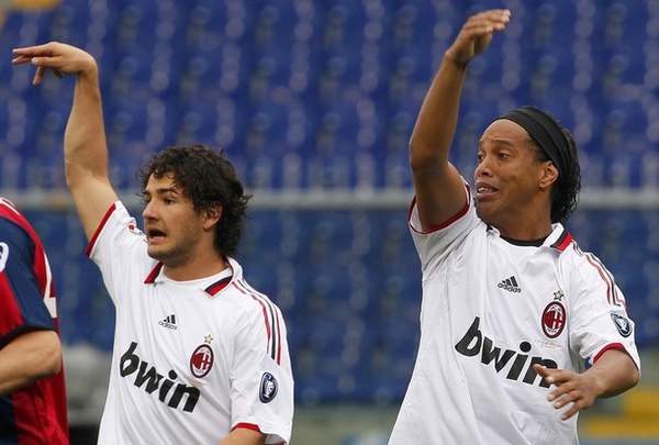 Milan-20100509-Genoa-巴西雙人舞-pato-dinho.jpg