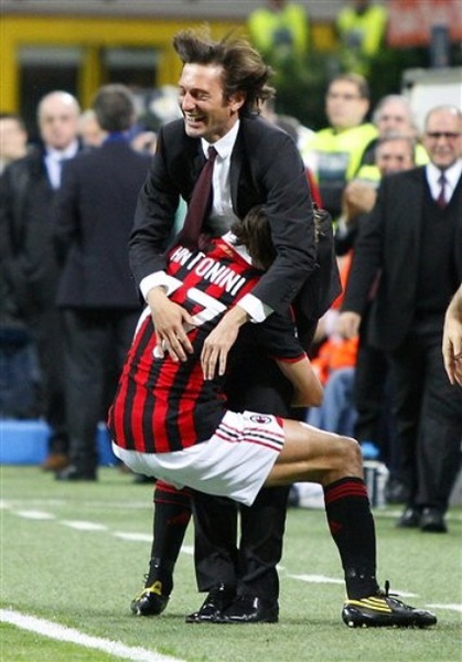 Milan-20100516-Juve-Antonini-Goal-Leo-3.jpg