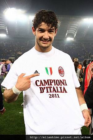 Milan-2011-0508-慶祝-Campioni18-pato.jpg