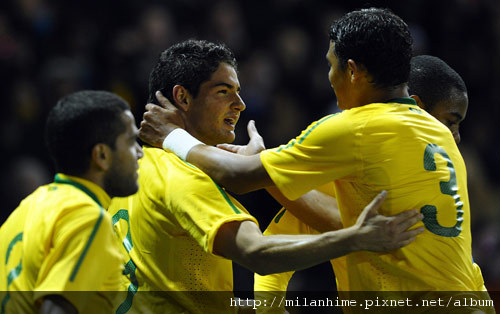 Milan人在國家隊-20101012-Pato-silva.jpg