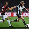 Milan-2011-0305-Juve-funny-Flamini防-手.jpg