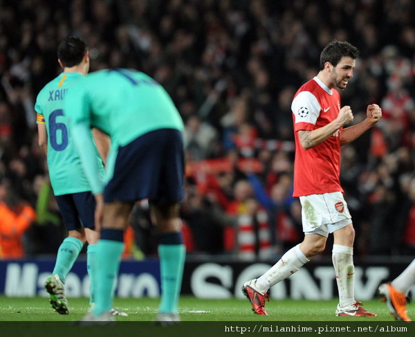 Arsenal-Barca-2011-0216-CL-勝利慶功-cesc-xavi.jpg