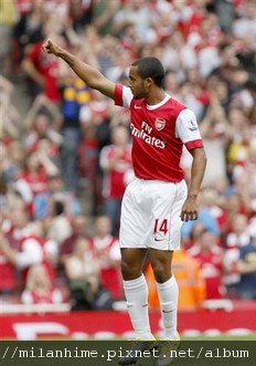 Arsenal-20100821-Wlacott戴帽.jpg