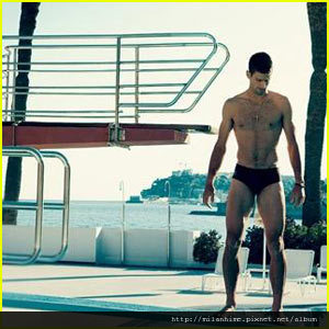 novak-djokovic-shirtless-vogue.jpg