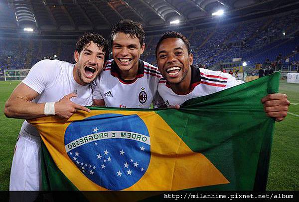 Milan-2011-0508-慶祝-Pato-Silva-Robinho-1.jpg