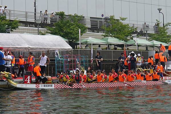 坐大阪水上巴士遊大阪