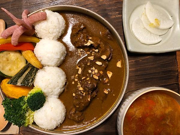 內湖️食/日式建築風下午茶/珍珠菓子喫茶屋-濃郁咖哩飯-景