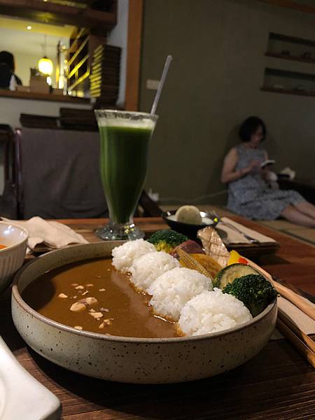 內湖️食/日式建築風下午茶/珍珠菓子喫茶屋-濃郁咖哩飯-景
