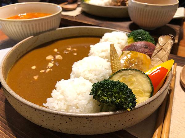 內湖️食/日式建築風下午茶/珍珠菓子喫茶屋-濃郁咖哩飯-景