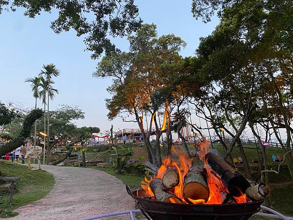 南投景點「星月天空」夏日夕陽超美-親子園區-情侶約會景觀餐廳
