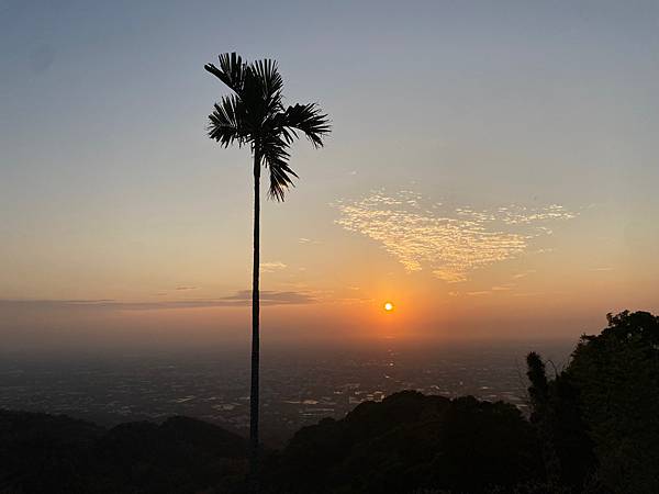 南投景點「星月天空」夏日夕陽超美-親子園區-情侶約會景觀餐廳