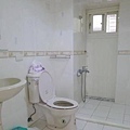 全新廁所Brand new restroom! (與另一名女室友共用To share with another female flatmate)