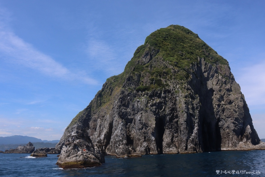 此生必去！基隆嶼一日遊-環島海景步道、登頂跟燈塔拍美照、海上