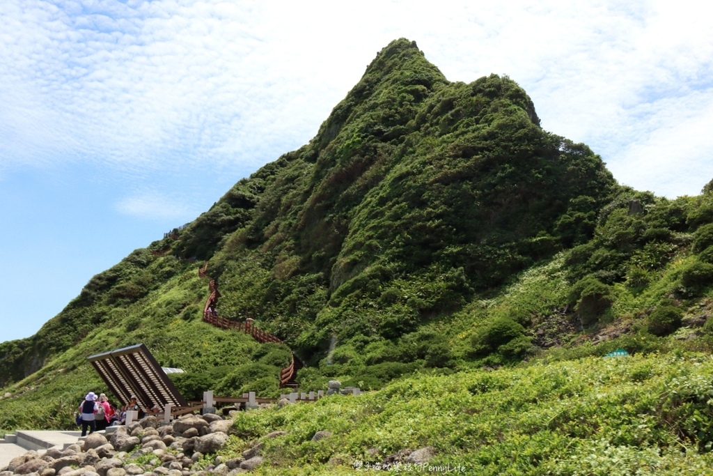 此生必去！基隆嶼一日遊-環島海景步道、登頂跟燈塔拍美照、海上