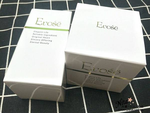 玩美女人Erose 匿齡心機 女性精萃系列玫瑰精萃機能霜、複方精萃美胸精油找回自信與美麗 玩美女人Erose 匿齡心機 女性精萃系列玫瑰精萃機能霜、複方精萃美胸精油找回自信與美麗
