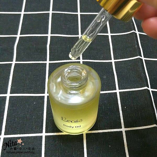 玩美女人Erose 匿齡心機 女性精萃系列玫瑰精萃機能霜、複方精萃美胸精油找回自信與美麗 玩美女人Erose 匿齡心機 女性精萃系列玫瑰精萃機能霜、複方精萃美胸精油找回自信與美麗