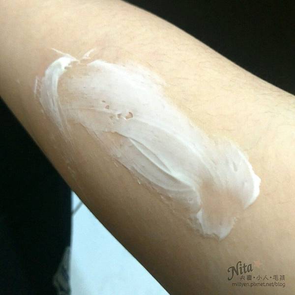 玩美女人Erose 匿齡心機 女性精萃系列玫瑰精萃機能霜、複方精萃美胸精油找回自信與美麗 玩美女人Erose 匿齡心機 女性精萃系列玫瑰精萃機能霜、複方精萃美胸精油找回自信與美麗