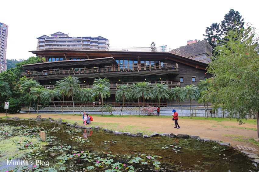 台北 北投圖書館 綠意盎然 北投公園內的知識方舟 首座綠建築圖書館 輕旅行