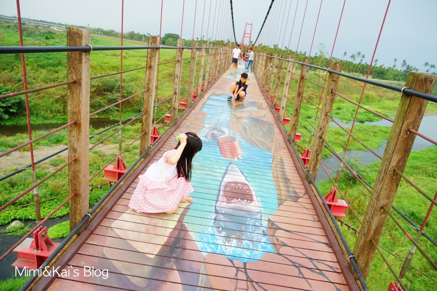 屏東 萬巒吊橋 全台第一座3d彩繪吊橋 大白鯊噴火龍出沒 輕旅行