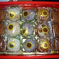 Moon cakes from Kenny Chen 015.JPG