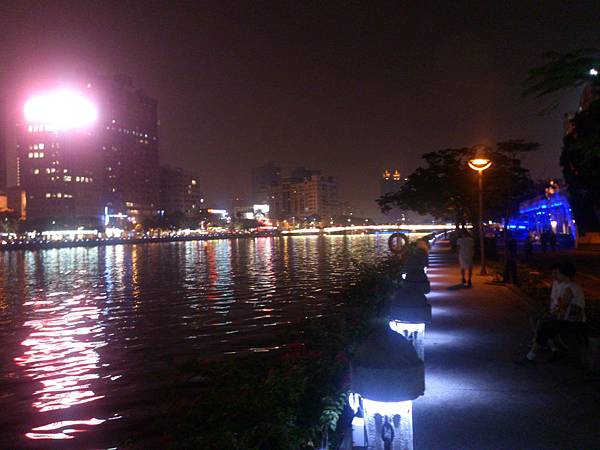 愛河河邊步道 (4).jpg