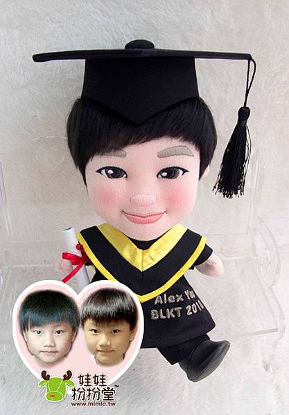 Alex-Yau-畢業公仔