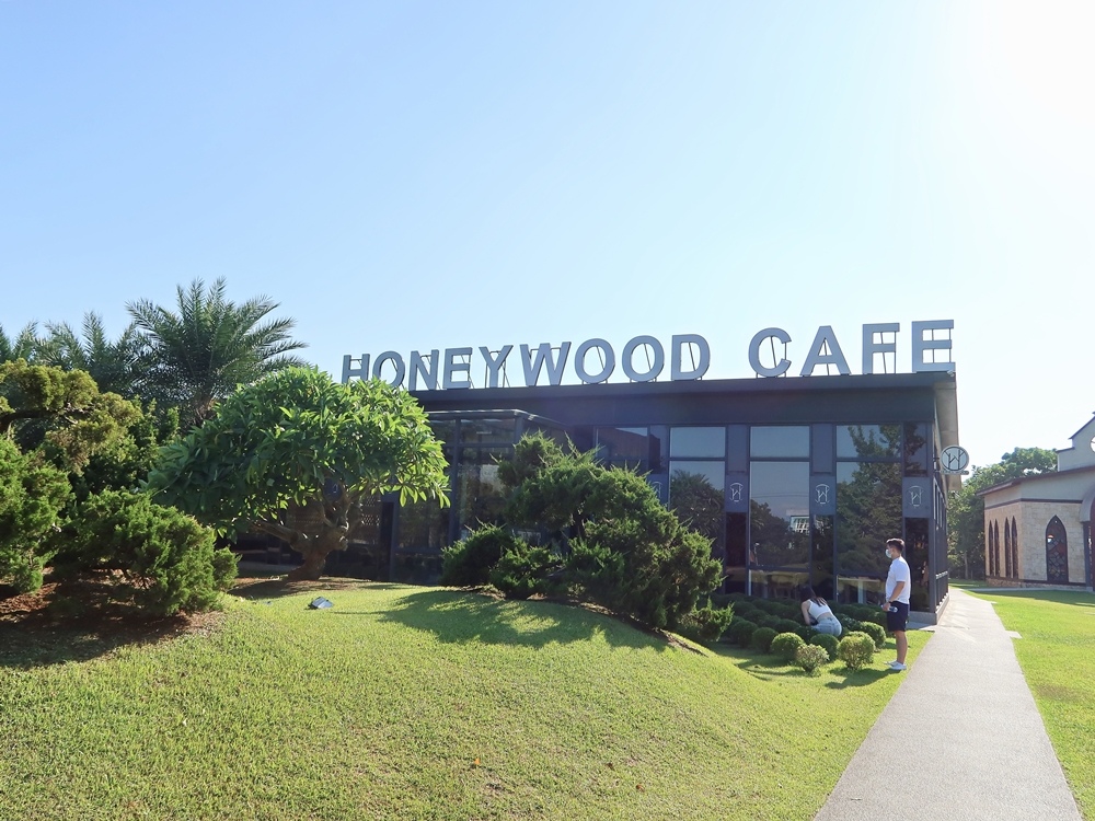 HoneyWood Cafe (2).jpg