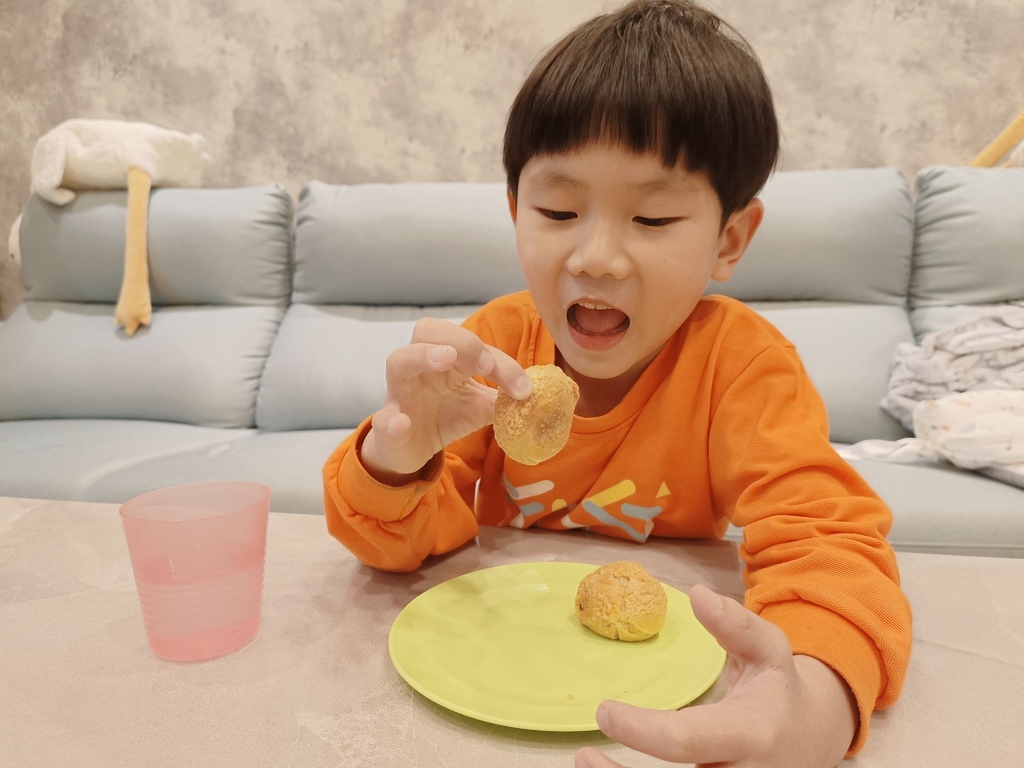 【開箱】孩子的下午茶點心推薦-興麥蛋捲 /酥酥脆脆超好吃的花