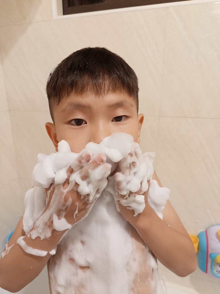 讓孩子愛上洗澡『葳祈國際』魔法樂園-奇幻許願泡泡沐浴-可以捏