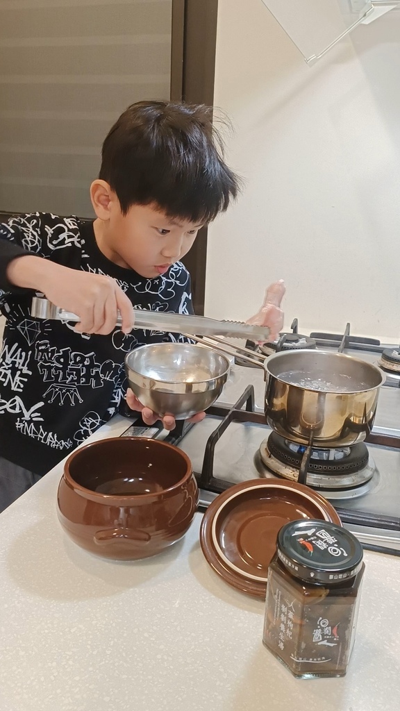 年節禮盒最佳選擇『洄瀾醬人』剝皮辣椒禮盒--家家戶戶都該擁有 年節禮盒最佳選擇『洄瀾醬人』剝皮辣椒禮盒--家家戶戶都該擁有