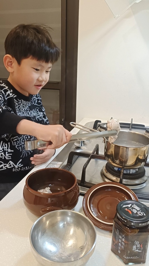 年節禮盒最佳選擇『洄瀾醬人』剝皮辣椒禮盒--家家戶戶都該擁有 年節禮盒最佳選擇『洄瀾醬人』剝皮辣椒禮盒--家家戶戶都該擁有