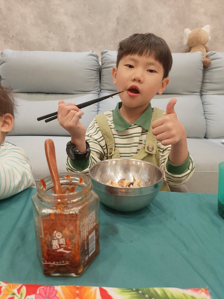 年節禮盒最佳選擇『洄瀾醬人』剝皮辣椒禮盒--家家戶戶都該擁有 年節禮盒最佳選擇『洄瀾醬人』剝皮辣椒禮盒--家家戶戶都該擁有