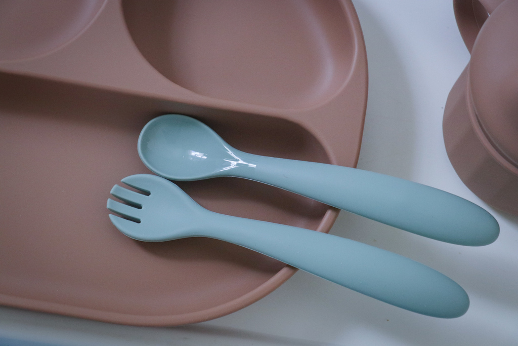 【媽咪學苑開箱】赫媽咪寶寶矽膠餐具+育兒好物實測!新手媽咪必 【媽咪學苑開箱】赫媽咪寶寶矽膠餐具+育兒好物實測!新手媽咪必