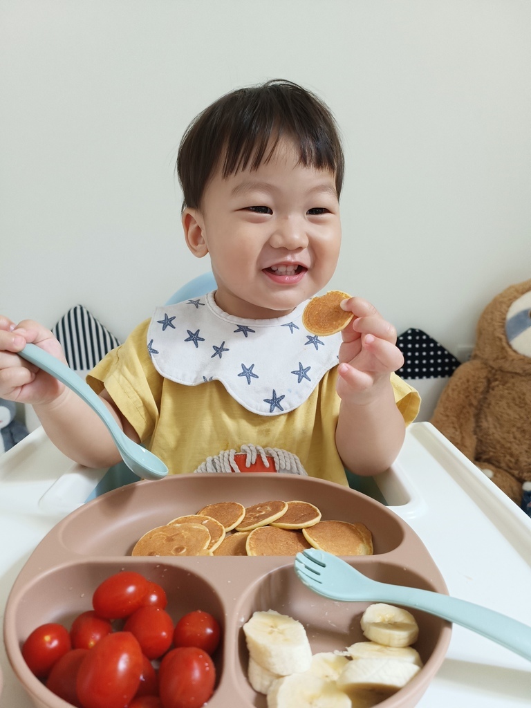 【媽咪學苑開箱】赫媽咪寶寶矽膠餐具+育兒好物實測!新手媽咪必 【媽咪學苑開箱】赫媽咪寶寶矽膠餐具+育兒好物實測!新手媽咪必